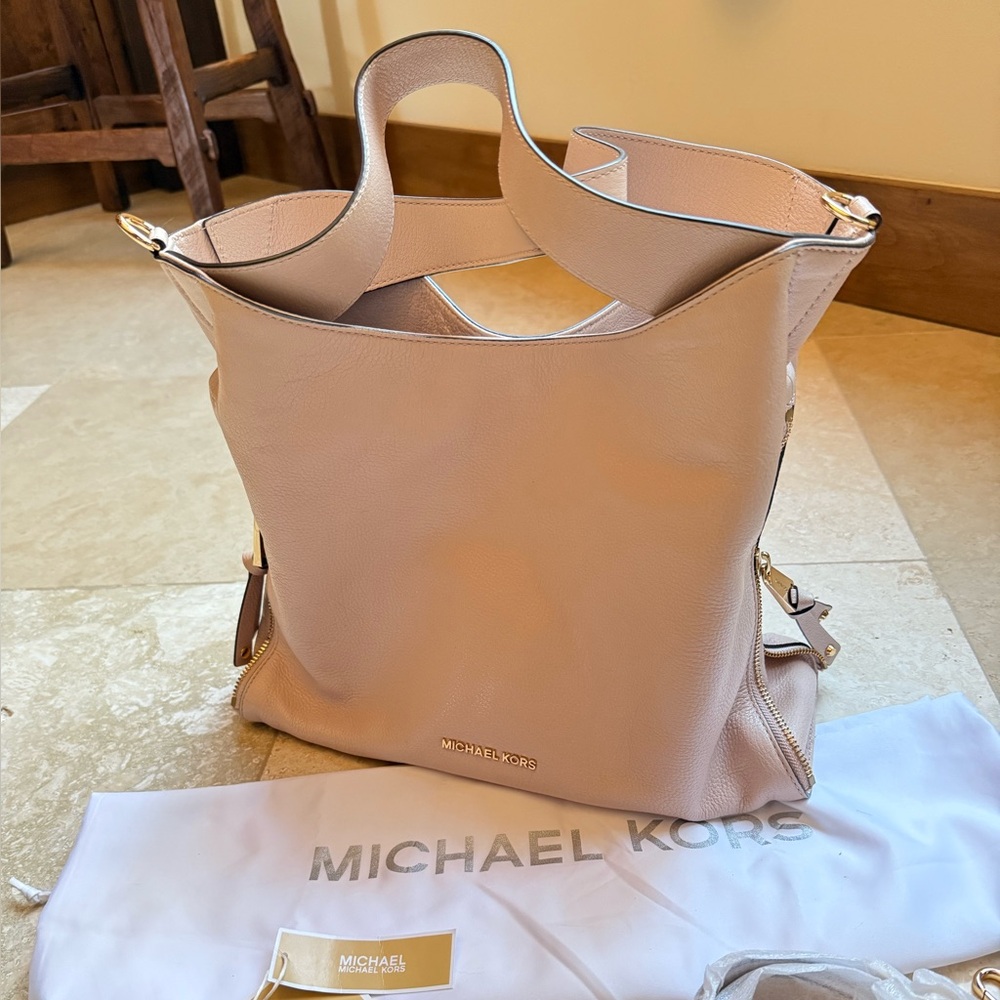 Michael Kors Devon Shoulder Bag Soft Pink Leather